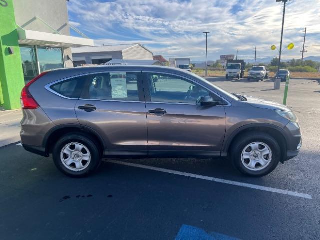 2015 Kona Coffee Metallic /Gray Honda CR-V LX (3CZRM3H38FG) with an 2.4L I-4 gasoline direct injection engine, Automatic transmission, located at 940 North Main Street, Cedar City, UT, 84720, (435) 628-0023, 37.692936, -113.061897 - We specialize in helping ALL people get the best financing available. No matter your credit score, good, bad or none we can get you an amazing rate. Had a bankruptcy, divorce, or repossessions? We give you the green light to get your credit back on the road. Low down and affordable payments that fit - Photo#7