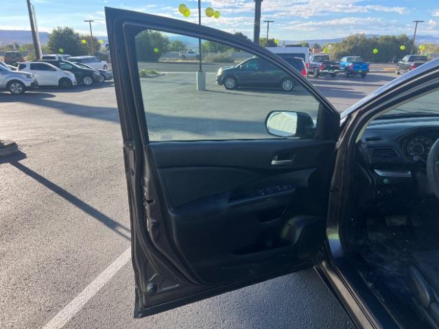 2015 Kona Coffee Metallic /Gray Honda CR-V LX (3CZRM3H38FG) with an 2.4L I-4 gasoline direct injection engine, Automatic transmission, located at 940 North Main Street, Cedar City, UT, 84720, (435) 628-0023, 37.692936, -113.061897 - We specialize in helping ALL people get the best financing available. No matter your credit score, good, bad or none we can get you an amazing rate. Had a bankruptcy, divorce, or repossessions? We give you the green light to get your credit back on the road. Low down and affordable payments that fit - Photo#12
