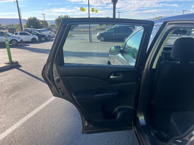 2015 Kona Coffee Metallic /Gray Honda CR-V LX (3CZRM3H38FG) with an 2.4L I-4 gasoline direct injection engine, Automatic transmission, located at 940 North Main Street, Cedar City, UT, 84720, (435) 628-0023, 37.692936, -113.061897 - We specialize in helping ALL people get the best financing available. No matter your credit score, good, bad or none we can get you an amazing rate. Had a bankruptcy, divorce, or repossessions? We give you the green light to get your credit back on the road. Low down and affordable payments that fit - Photo#20