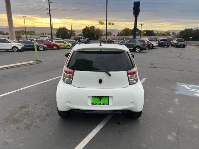 2012 White /Black Scion iQ iQ (JTNJJXB08CJ) , Automatic transmission, located at 940 North Main Street, Cedar City, UT, 84720, (435) 628-0023, 37.692936, -113.061897 - We specialize in helping ALL people get the best financing available. No matter your credit score, good, bad or none we can get you an amazing rate. Had a bankruptcy, divorce, or repossessions? We give you the green light to get your credit back on the road. Low down and affordable payments that fit - Photo#5
