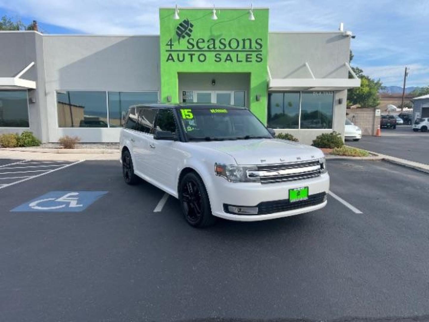 2015 Oxford White Two-tone Roof /Charcoal Black Ford Flex SEL (2FMGK5C84FB) with an 3.5L V-6 DOHC engine, Automatic transmission, located at 1865 East Red Hills Pkwy, St. George, 84770, (435) 628-0023, 37.120850, -113.543640 - We specialize in helping ALL people get the best financing available. No matter your credit score, good, bad or none we can get you an amazing rate. Had a bankruptcy, divorce, or repossessions? We give you the green light to get your credit back on the road. Low down and affordable payments that fit - Photo#0