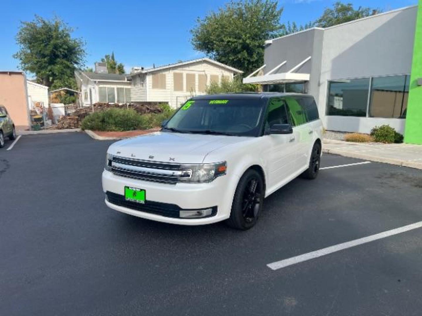 2015 Oxford White Two-tone Roof /Charcoal Black Ford Flex SEL (2FMGK5C84FB) with an 3.5L V-6 DOHC engine, Automatic transmission, located at 1865 East Red Hills Pkwy, St. George, 84770, (435) 628-0023, 37.120850, -113.543640 - We specialize in helping ALL people get the best financing available. No matter your credit score, good, bad or none we can get you an amazing rate. Had a bankruptcy, divorce, or repossessions? We give you the green light to get your credit back on the road. Low down and affordable payments that fit - Photo#2