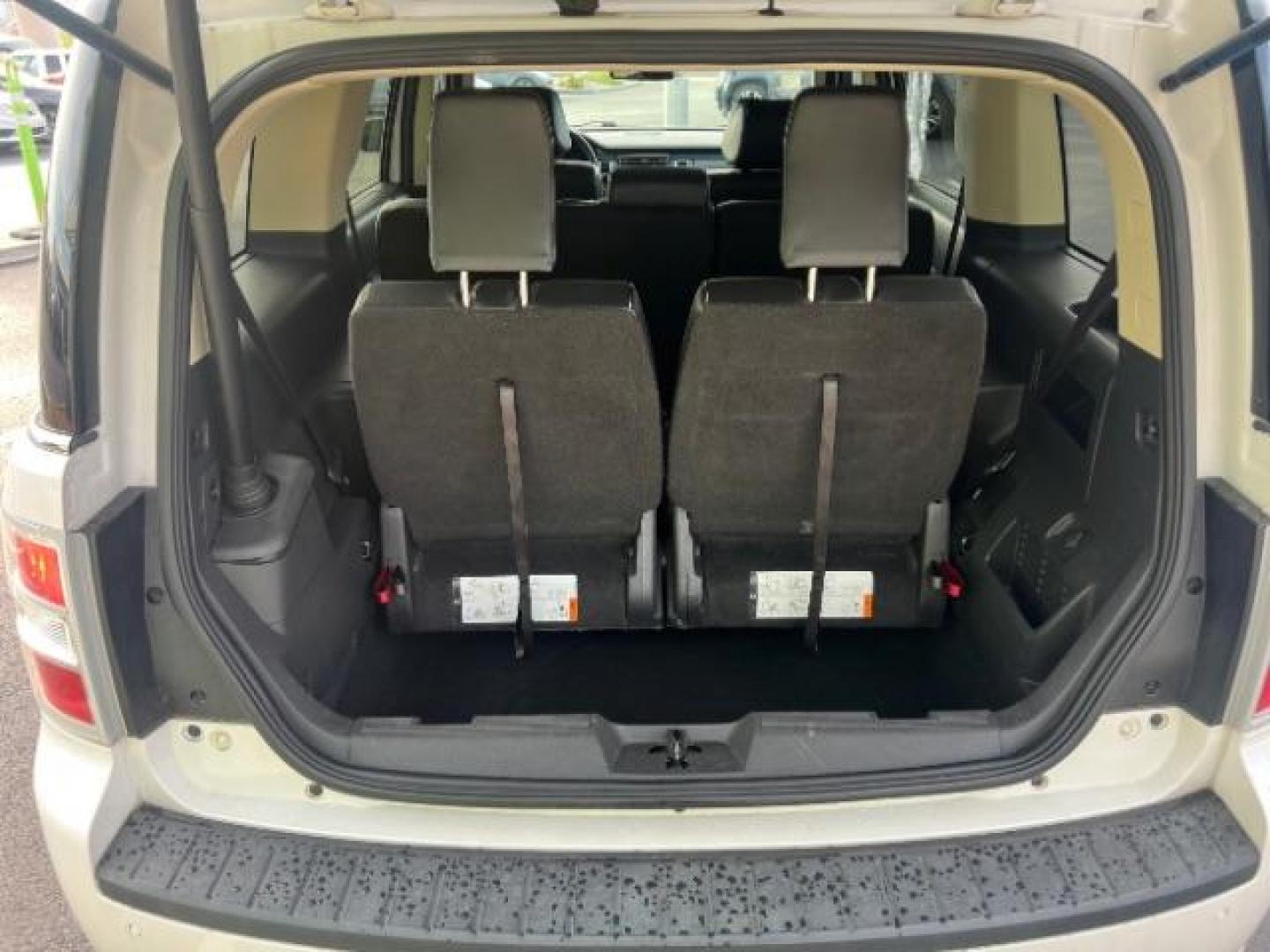 2015 Oxford White Two-tone Roof /Charcoal Black Ford Flex SEL (2FMGK5C84FB) with an 3.5L V-6 DOHC engine, Automatic transmission, located at 1865 East Red Hills Pkwy, St. George, 84770, (435) 628-0023, 37.120850, -113.543640 - We specialize in helping ALL people get the best financing available. No matter your credit score, good, bad or none we can get you an amazing rate. Had a bankruptcy, divorce, or repossessions? We give you the green light to get your credit back on the road. Low down and affordable payments that fit - Photo#28