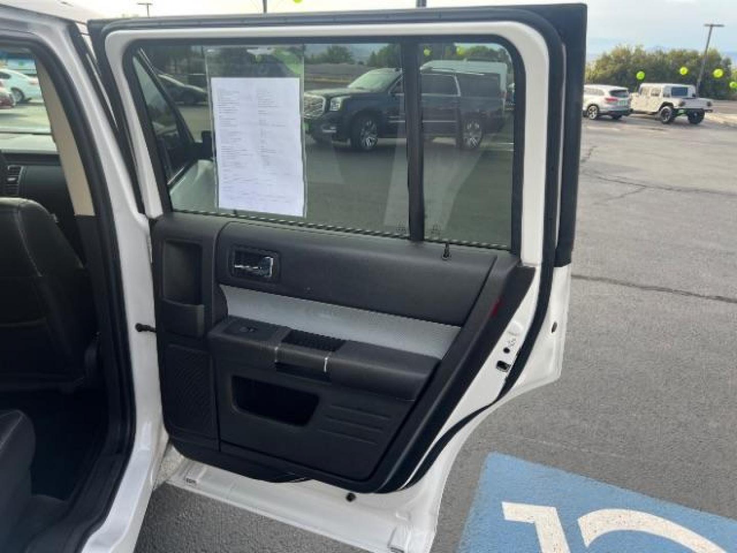2015 Oxford White Two-tone Roof /Charcoal Black Ford Flex SEL (2FMGK5C84FB) with an 3.5L V-6 DOHC engine, Automatic transmission, located at 1865 East Red Hills Pkwy, St. George, 84770, (435) 628-0023, 37.120850, -113.543640 - We specialize in helping ALL people get the best financing available. No matter your credit score, good, bad or none we can get you an amazing rate. Had a bankruptcy, divorce, or repossessions? We give you the green light to get your credit back on the road. Low down and affordable payments that fit - Photo#29