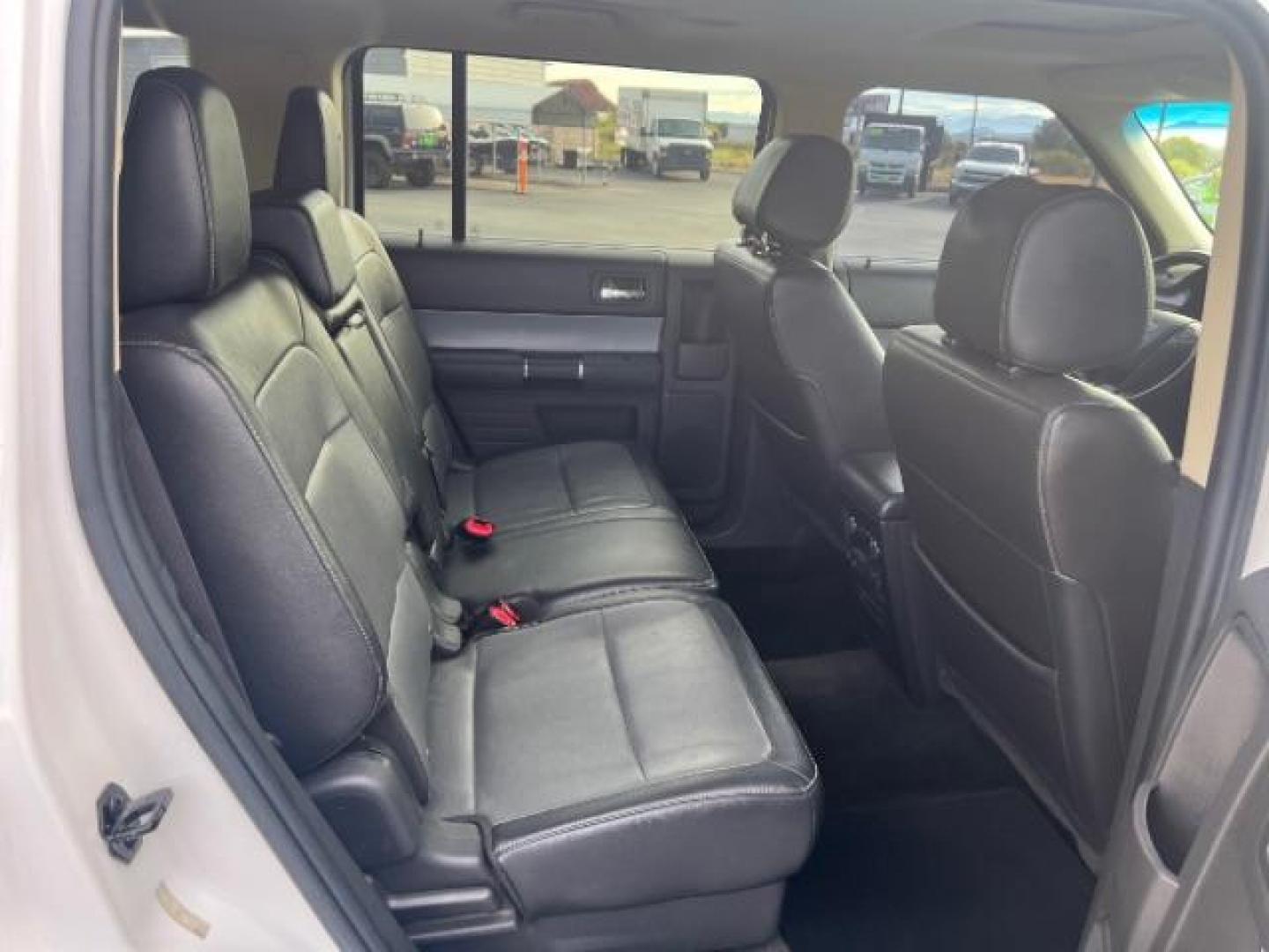 2015 Oxford White Two-tone Roof /Charcoal Black Ford Flex SEL (2FMGK5C84FB) with an 3.5L V-6 DOHC engine, Automatic transmission, located at 1865 East Red Hills Pkwy, St. George, 84770, (435) 628-0023, 37.120850, -113.543640 - We specialize in helping ALL people get the best financing available. No matter your credit score, good, bad or none we can get you an amazing rate. Had a bankruptcy, divorce, or repossessions? We give you the green light to get your credit back on the road. Low down and affordable payments that fit - Photo#30