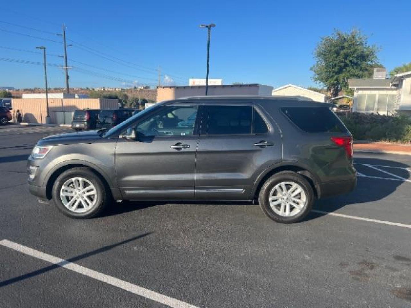 2017 Smoked Quartz Metallic Tinted Clearcoat /Ebony Black Ford Explorer XLT (1FM5K7D88HG) with an EcoBoost 2.3L I-4 gasoline direct injection engine, Automatic transmission, located at 1865 East Red Hills Pkwy, St. George, 84770, (435) 628-0023, 37.120850, -113.543640 - We specialize in helping ALL people get the best financing available. No matter your credit score, good, bad or none we can get you an amazing rate. Had a bankruptcy, divorce, or repossessions? We give you the green light to get your credit back on the road. Low down and affordable payments that fit - Photo#3