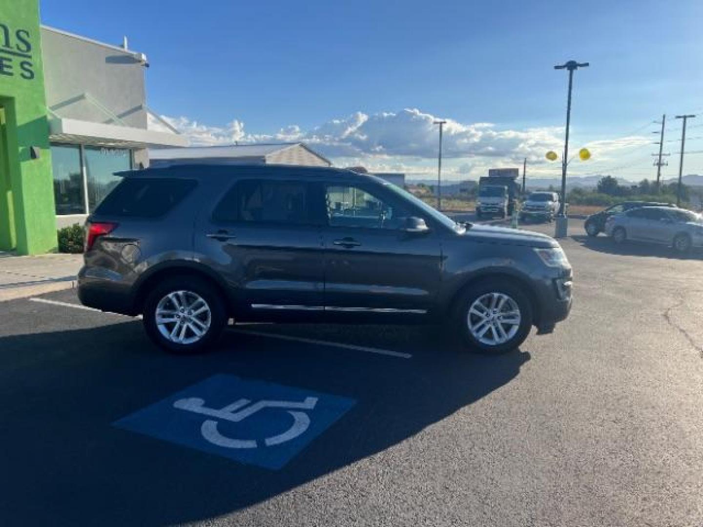2017 Smoked Quartz Metallic Tinted Clearcoat /Ebony Black Ford Explorer XLT (1FM5K7D88HG) with an EcoBoost 2.3L I-4 gasoline direct injection engine, Automatic transmission, located at 1865 East Red Hills Pkwy, St. George, 84770, (435) 628-0023, 37.120850, -113.543640 - We specialize in helping ALL people get the best financing available. No matter your credit score, good, bad or none we can get you an amazing rate. Had a bankruptcy, divorce, or repossessions? We give you the green light to get your credit back on the road. Low down and affordable payments that fit - Photo#7