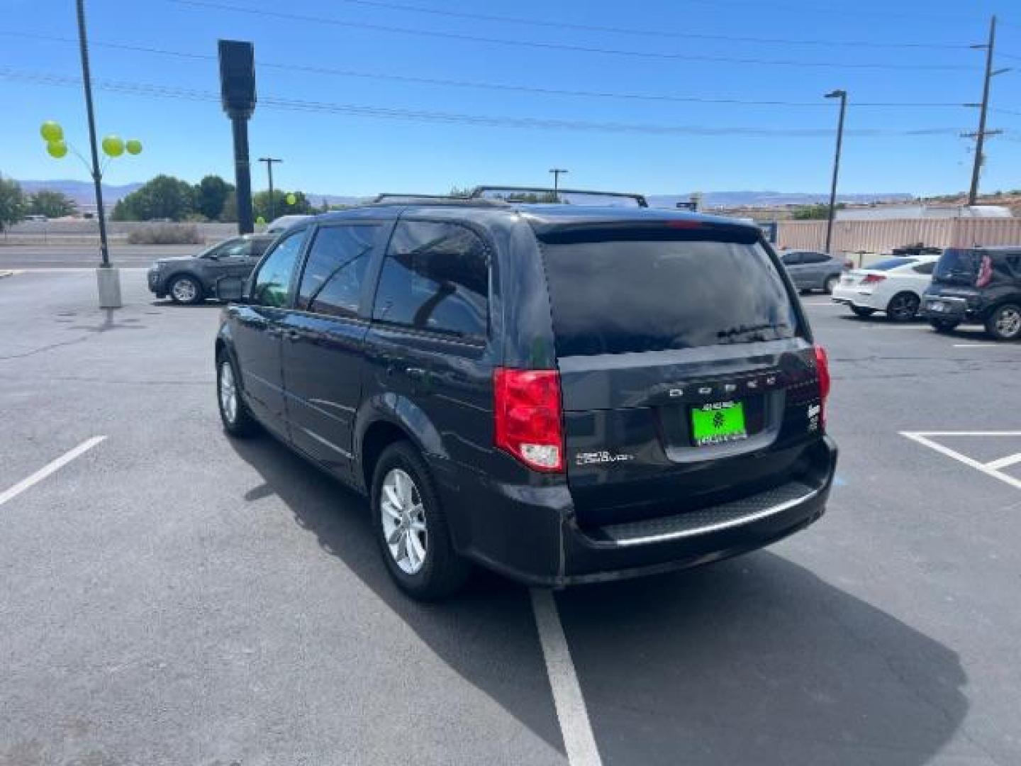 2014 Maximum Steel Metallic Clearcoat /Black Dodge Grand Caravan SXT (2C4RDGCG0ER) with an 3.6L V-6 DOHC engine, Automatic transmission, located at 940 North Main Street, Cedar City, UT, 84720, (435) 628-0023, 37.692936, -113.061897 - Photo#4