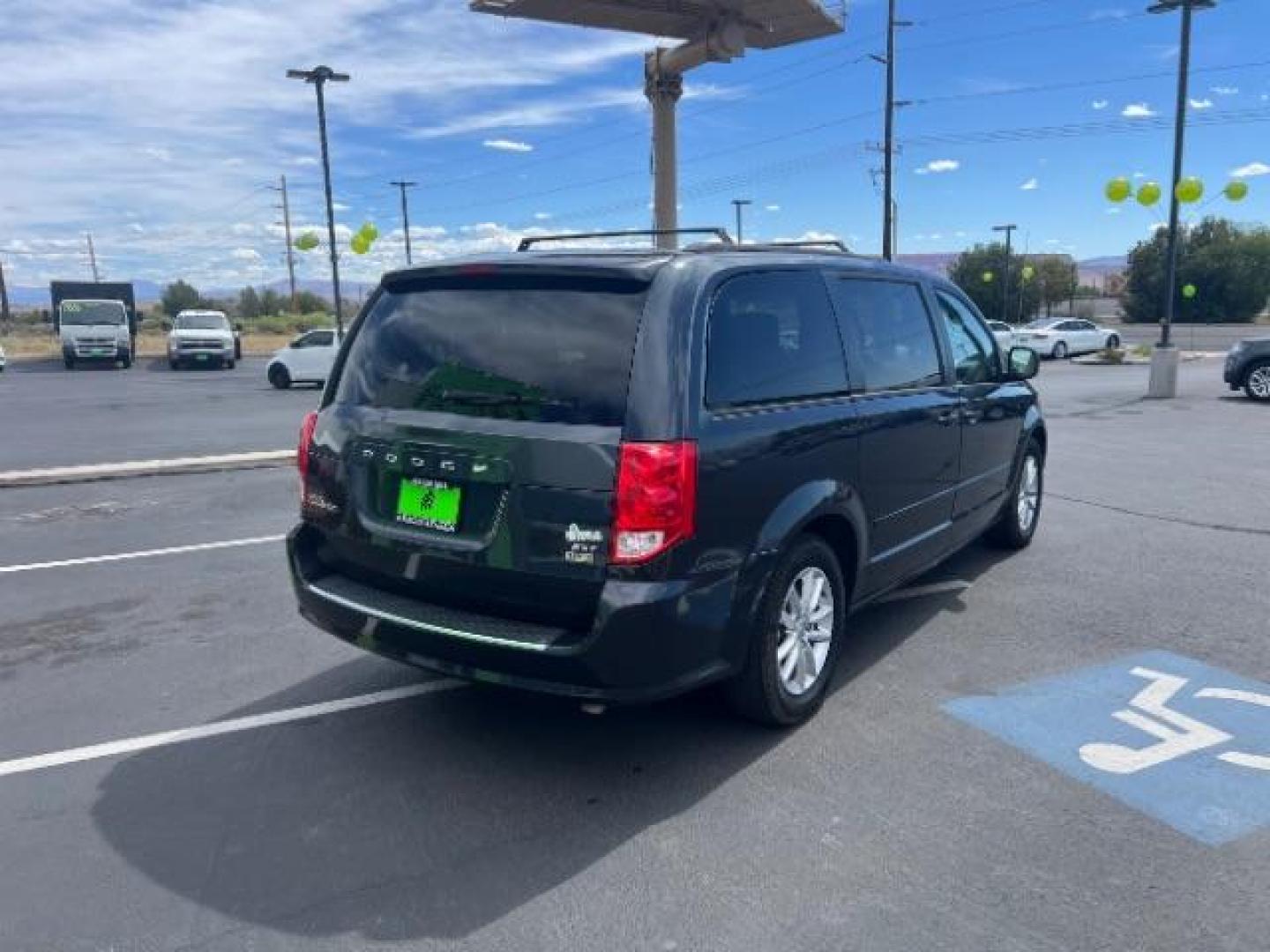 2014 Maximum Steel Metallic Clearcoat /Black Dodge Grand Caravan SXT (2C4RDGCG0ER) with an 3.6L V-6 DOHC engine, Automatic transmission, located at 940 North Main Street, Cedar City, UT, 84720, (435) 628-0023, 37.692936, -113.061897 - Photo#6