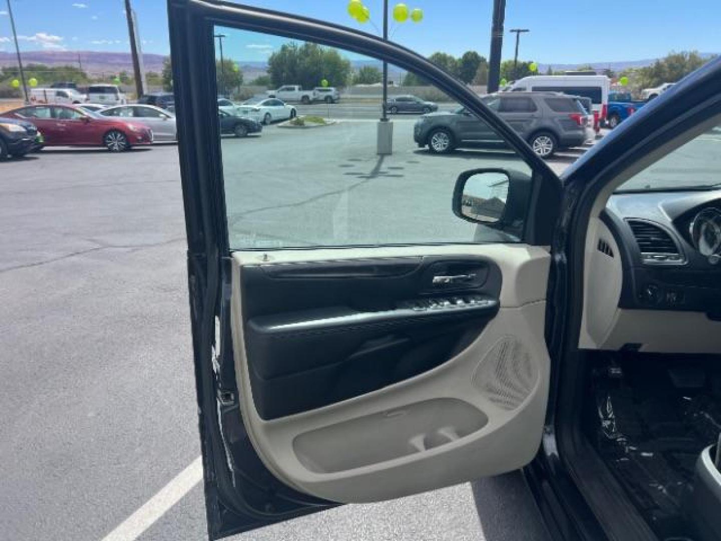 2014 Maximum Steel Metallic Clearcoat /Black Dodge Grand Caravan SXT (2C4RDGCG0ER) with an 3.6L V-6 DOHC engine, Automatic transmission, located at 940 North Main Street, Cedar City, UT, 84720, (435) 628-0023, 37.692936, -113.061897 - Photo#12