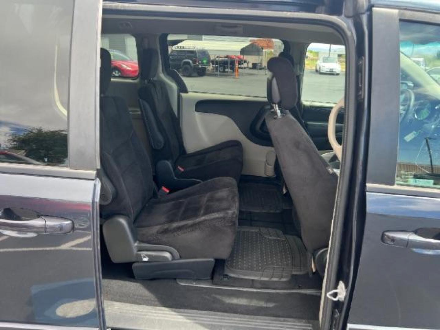 2014 Maximum Steel Metallic Clearcoat /Black Dodge Grand Caravan SXT (2C4RDGCG0ER) with an 3.6L V-6 DOHC engine, Automatic transmission, located at 940 North Main Street, Cedar City, UT, 84720, (435) 628-0023, 37.692936, -113.061897 - Photo#26