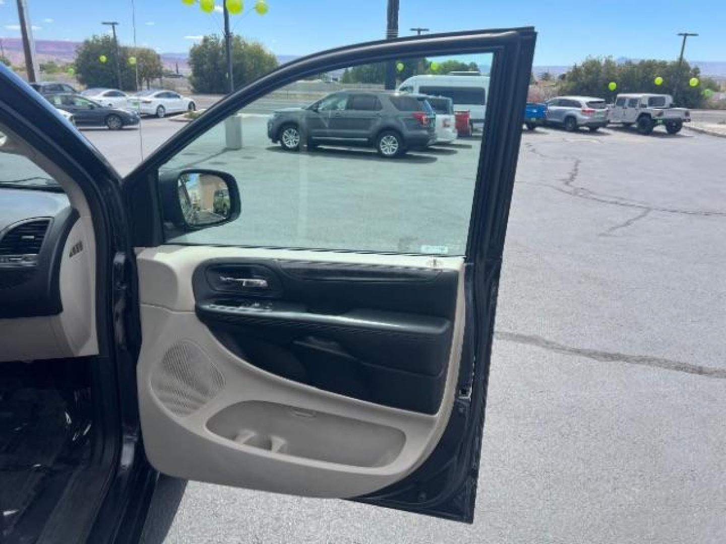 2014 Maximum Steel Metallic Clearcoat /Black Dodge Grand Caravan SXT (2C4RDGCG0ER) with an 3.6L V-6 DOHC engine, Automatic transmission, located at 940 North Main Street, Cedar City, UT, 84720, (435) 628-0023, 37.692936, -113.061897 - Photo#27