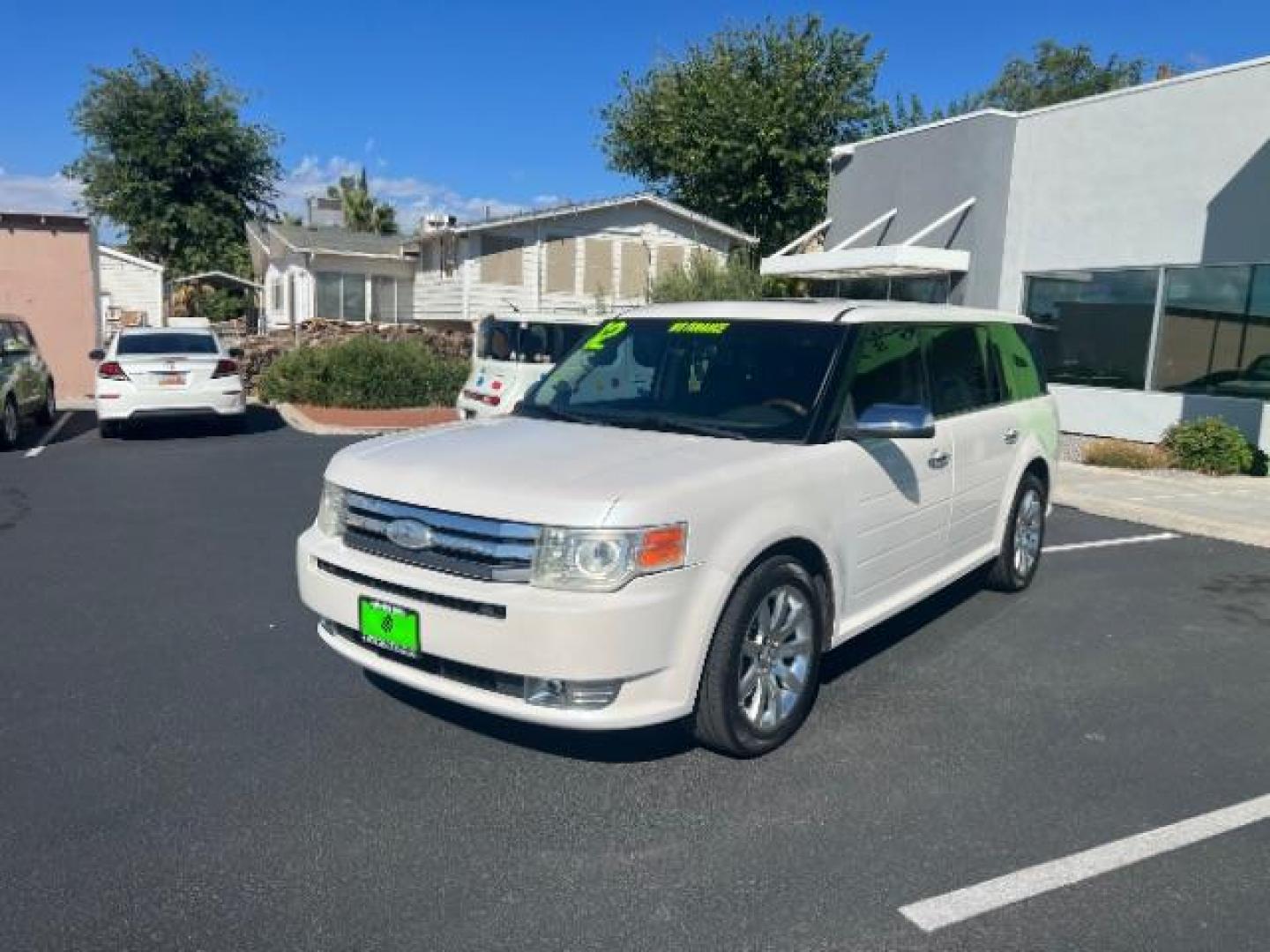 2012 White Suede /Charcoal Black Ford Flex Limited | Titanium (2FMGK5DC3CB) with an Duratec 3.5L V-6 DOHC engine, Automatic transmission, located at 1865 East Red Hills Pkwy, St. George, 84770, (435) 628-0023, 37.120850, -113.543640 - We specialize in helping ALL people get the best financing available. No matter your credit score, good, bad or none we can get you an amazing rate. Had a bankruptcy, divorce, or repossessions? We give you the green light to get your credit back on the road. Low down and affordable payments that fit - Photo#2