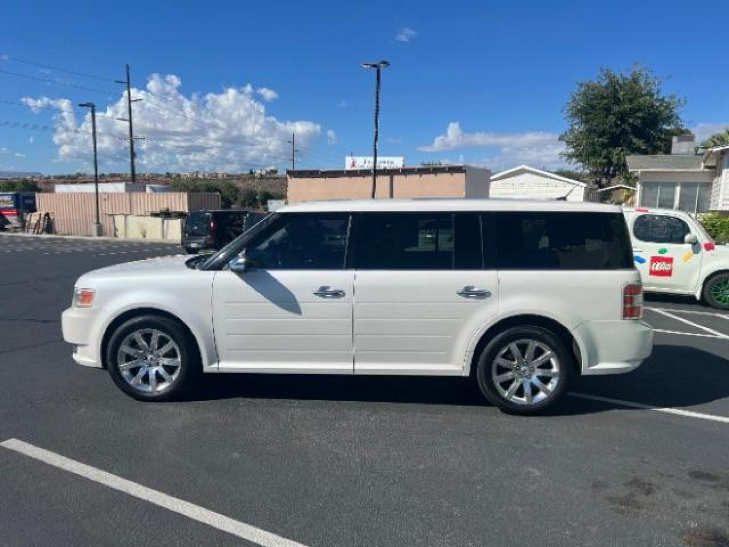 2012 White Suede /Charcoal Black Ford Flex Limited | Titanium (2FMGK5DC3CB) with an Duratec 3.5L V-6 DOHC engine, Automatic transmission, located at 1865 East Red Hills Pkwy, St. George, 84770, (435) 628-0023, 37.120850, -113.543640 - We specialize in helping ALL people get the best financing available. No matter your credit score, good, bad or none we can get you an amazing rate. Had a bankruptcy, divorce, or repossessions? We give you the green light to get your credit back on the road. Low down and affordable payments that fit - Photo#3