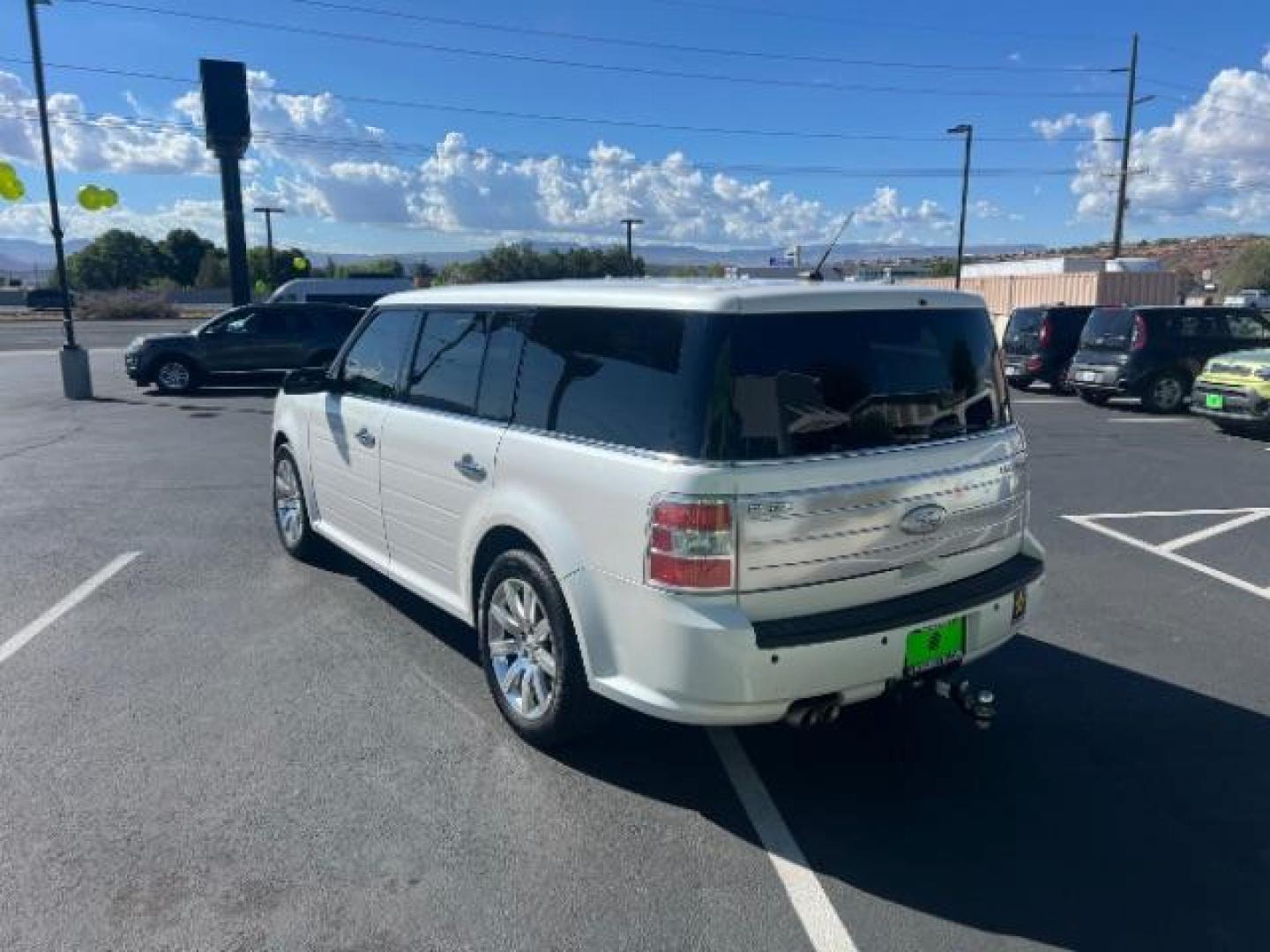 2012 White Suede /Charcoal Black Ford Flex Limited | Titanium (2FMGK5DC3CB) with an Duratec 3.5L V-6 DOHC engine, Automatic transmission, located at 1865 East Red Hills Pkwy, St. George, 84770, (435) 628-0023, 37.120850, -113.543640 - We specialize in helping ALL people get the best financing available. No matter your credit score, good, bad or none we can get you an amazing rate. Had a bankruptcy, divorce, or repossessions? We give you the green light to get your credit back on the road. Low down and affordable payments that fit - Photo#4
