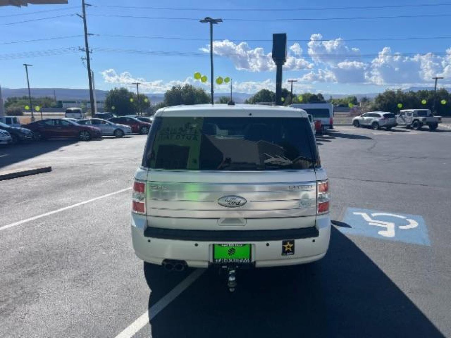 2012 White Suede /Charcoal Black Ford Flex Limited | Titanium (2FMGK5DC3CB) with an Duratec 3.5L V-6 DOHC engine, Automatic transmission, located at 1865 East Red Hills Pkwy, St. George, 84770, (435) 628-0023, 37.120850, -113.543640 - We specialize in helping ALL people get the best financing available. No matter your credit score, good, bad or none we can get you an amazing rate. Had a bankruptcy, divorce, or repossessions? We give you the green light to get your credit back on the road. Low down and affordable payments that fit - Photo#5