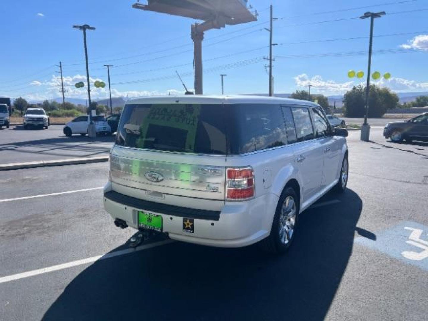 2012 White Suede /Charcoal Black Ford Flex Limited | Titanium (2FMGK5DC3CB) with an Duratec 3.5L V-6 DOHC engine, Automatic transmission, located at 1865 East Red Hills Pkwy, St. George, 84770, (435) 628-0023, 37.120850, -113.543640 - We specialize in helping ALL people get the best financing available. No matter your credit score, good, bad or none we can get you an amazing rate. Had a bankruptcy, divorce, or repossessions? We give you the green light to get your credit back on the road. Low down and affordable payments that fit - Photo#6