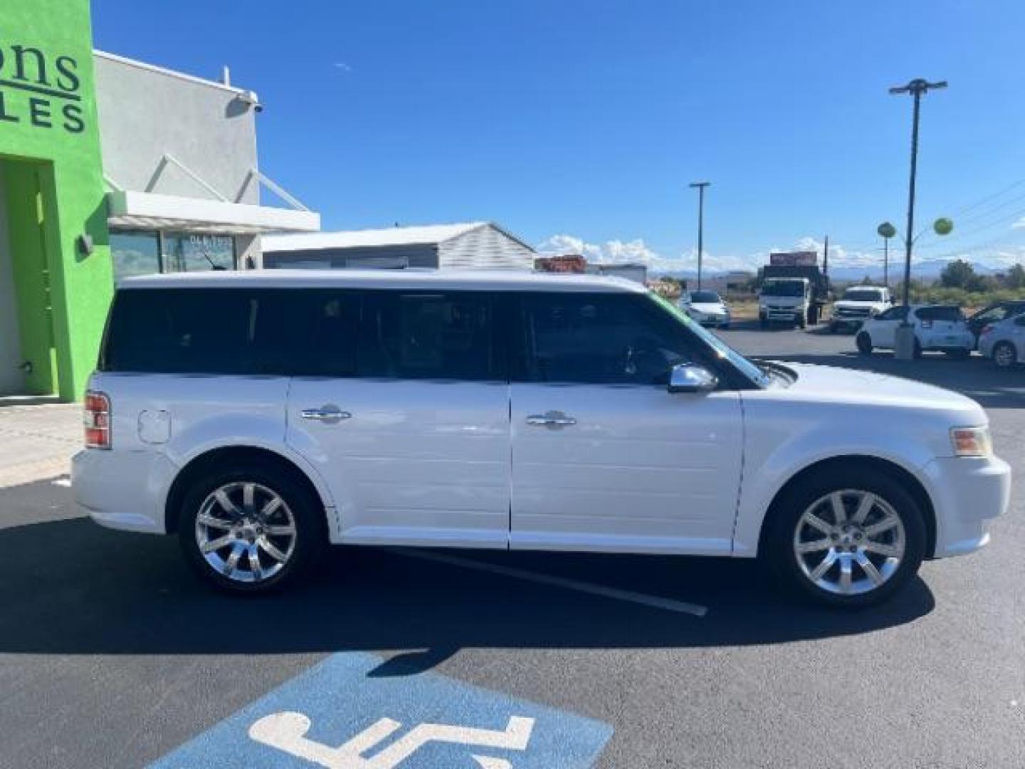 2012 White Suede /Charcoal Black Ford Flex Limited | Titanium (2FMGK5DC3CB) with an Duratec 3.5L V-6 DOHC engine, Automatic transmission, located at 1865 East Red Hills Pkwy, St. George, 84770, (435) 628-0023, 37.120850, -113.543640 - We specialize in helping ALL people get the best financing available. No matter your credit score, good, bad or none we can get you an amazing rate. Had a bankruptcy, divorce, or repossessions? We give you the green light to get your credit back on the road. Low down and affordable payments that fit - Photo#7