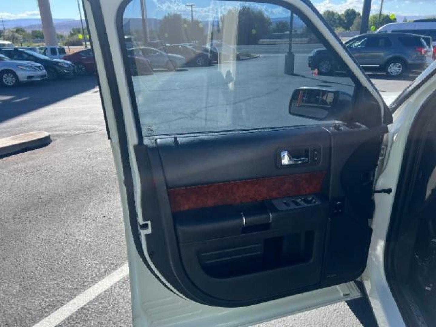 2012 White Suede /Charcoal Black Ford Flex Limited | Titanium (2FMGK5DC3CB) with an Duratec 3.5L V-6 DOHC engine, Automatic transmission, located at 1865 East Red Hills Pkwy, St. George, 84770, (435) 628-0023, 37.120850, -113.543640 - We specialize in helping ALL people get the best financing available. No matter your credit score, good, bad or none we can get you an amazing rate. Had a bankruptcy, divorce, or repossessions? We give you the green light to get your credit back on the road. Low down and affordable payments that fit - Photo#12