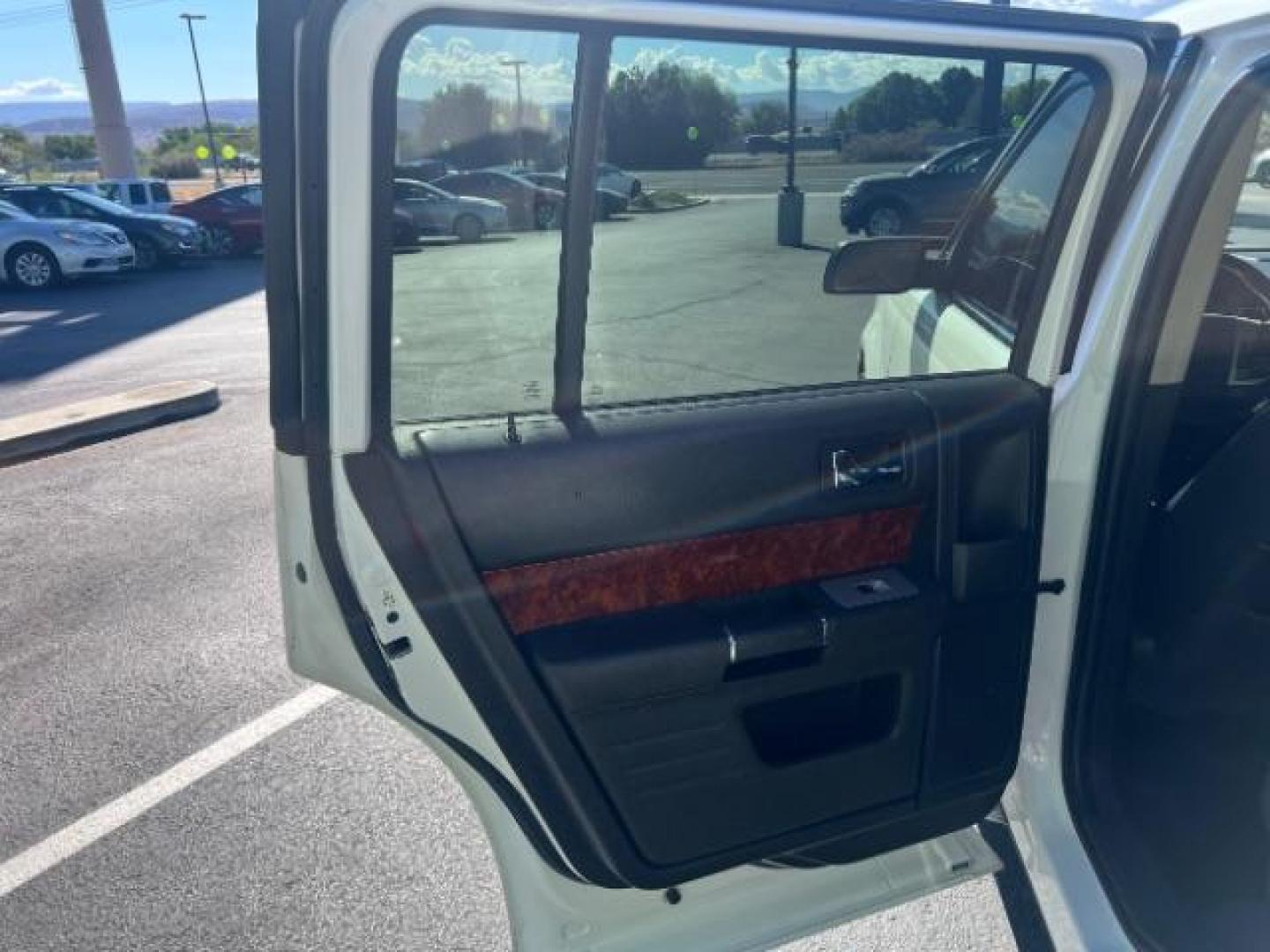 2012 White Suede /Charcoal Black Ford Flex Limited | Titanium (2FMGK5DC3CB) with an Duratec 3.5L V-6 DOHC engine, Automatic transmission, located at 1865 East Red Hills Pkwy, St. George, 84770, (435) 628-0023, 37.120850, -113.543640 - We specialize in helping ALL people get the best financing available. No matter your credit score, good, bad or none we can get you an amazing rate. Had a bankruptcy, divorce, or repossessions? We give you the green light to get your credit back on the road. Low down and affordable payments that fit - Photo#20