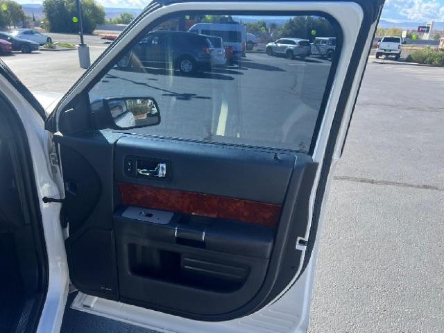 2012 White Suede /Charcoal Black Ford Flex Limited | Titanium (2FMGK5DC3CB) with an Duratec 3.5L V-6 DOHC engine, Automatic transmission, located at 1865 East Red Hills Pkwy, St. George, 84770, (435) 628-0023, 37.120850, -113.543640 - We specialize in helping ALL people get the best financing available. No matter your credit score, good, bad or none we can get you an amazing rate. Had a bankruptcy, divorce, or repossessions? We give you the green light to get your credit back on the road. Low down and affordable payments that fit - Photo#31
