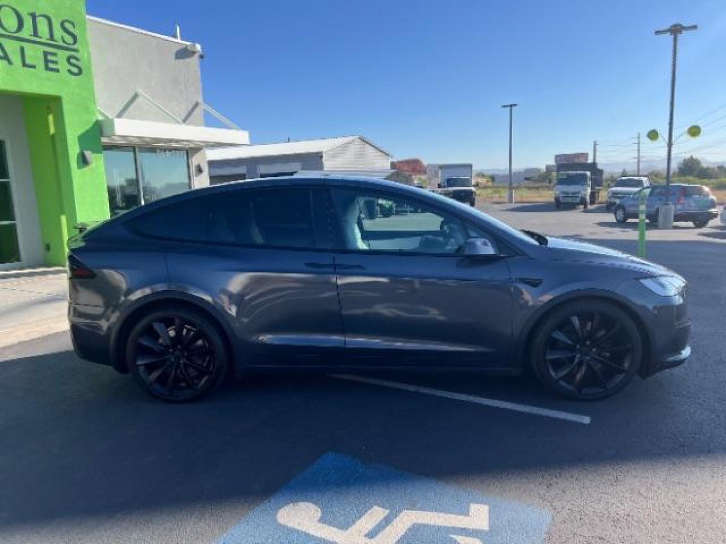 2022 Midnight Silver Metallic /White/Black Tesla Model X Plaid Tri Motor All-Wheel Drive (7SAXCBE65NF) with an ELECTRIC engine, Continuously Variable Transmission transmission, located at 1865 East Red Hills Pkwy, St. George, 84770, (435) 628-0023, 37.120850, -113.543640 - Beautiful Tesla Model X PLAID with 6 seat white interior. Brand new tires, 22' Turbine wheels, Auto pilot, Yoke steering wheel, Tow Package, Hepa air filter Full self driving with $99 month subscription, Super clean! Gets 280 on a full charge (90%) battery health. Has full battery and motor warr - Photo#9