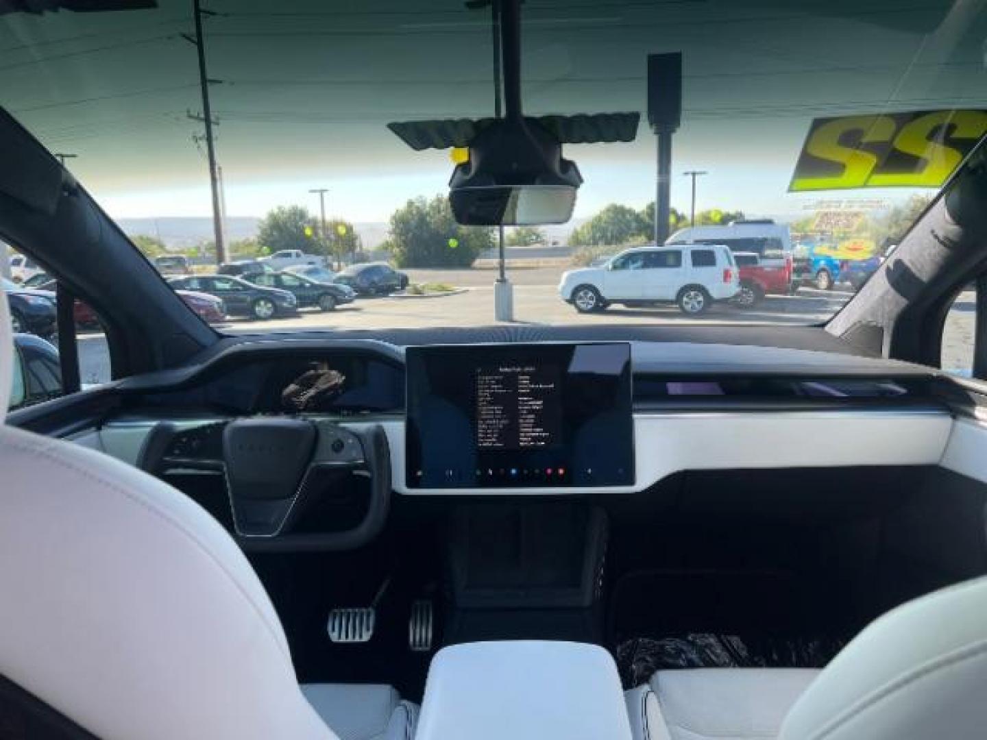 2022 Midnight Silver Metallic /White/Black Tesla Model X Plaid Tri Motor All-Wheel Drive (7SAXCBE65NF) with an ELECTRIC engine, Continuously Variable Transmission transmission, located at 1865 East Red Hills Pkwy, St. George, 84770, (435) 628-0023, 37.120850, -113.543640 - Beautiful Tesla Model X PLAID with 6 seat white interior. Brand new tires, 22' Turbine wheels, Auto pilot, Yoke steering wheel, Tow Package, Hepa air filter Full self driving with $99 month subscription, Super clean! Gets 280 on a full charge (90%) battery health. Has full battery and motor warr - Photo#21