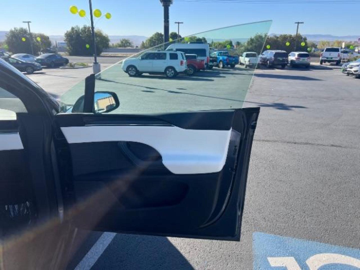 2022 Midnight Silver Metallic /White/Black Tesla Model X Plaid Tri Motor All-Wheel Drive (7SAXCBE65NF) with an ELECTRIC engine, Continuously Variable Transmission transmission, located at 1865 East Red Hills Pkwy, St. George, 84770, (435) 628-0023, 37.120850, -113.543640 - Beautiful Tesla Model X PLAID with 6 seat white interior. Brand new tires, 22' Turbine wheels, Auto pilot, Yoke steering wheel, Tow Package, Hepa air filter Full self driving with $99 month subscription, Super clean! Gets 280 on a full charge (90%) battery health. Has full battery and motor warr - Photo#28