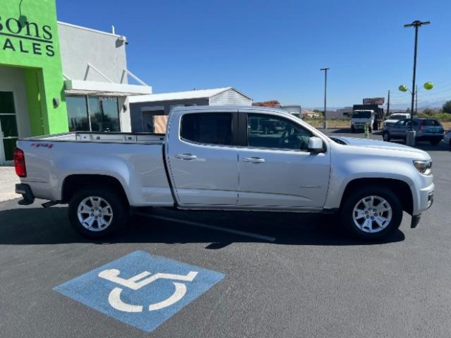 2018 Silver Ice Metallic /Jet Black/Dark Ash Chevrolet Colorado LT (1GCGTCEN8J1) with an 3.6L V-6 gasoline direct injection engine, Automatic transmission, located at 1865 East Red Hills Pkwy, St. George, 84770, (435) 628-0023, 37.120850, -113.543640 - We specialize in helping ALL people get the best financing available. No matter your credit score, good, bad or none we can get you an amazing rate. Had a bankruptcy, divorce, or repossessions? We give you the green light to get your credit back on the road. Low down and affordable payments that fit - Photo#7