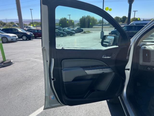2018 Silver Ice Metallic /Jet Black/Dark Ash Chevrolet Colorado LT (1GCGTCEN8J1) with an 3.6L V-6 gasoline direct injection engine, Automatic transmission, located at 1865 East Red Hills Pkwy, St. George, 84770, (435) 628-0023, 37.120850, -113.543640 - Photo#12