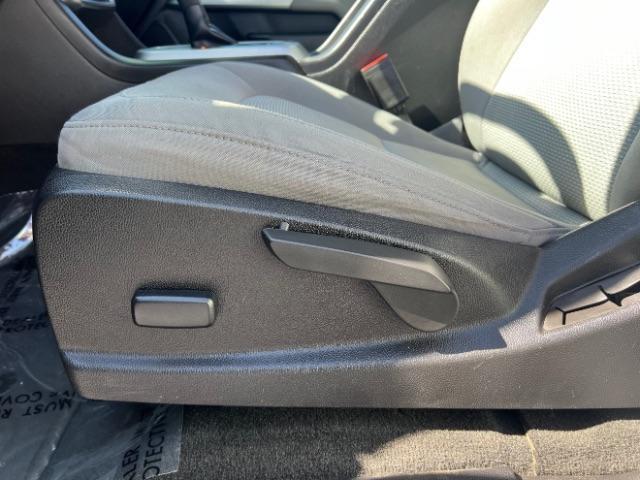 2018 Silver Ice Metallic /Jet Black/Dark Ash Chevrolet Colorado LT (1GCGTCEN8J1) with an 3.6L V-6 gasoline direct injection engine, Automatic transmission, located at 1865 East Red Hills Pkwy, St. George, 84770, (435) 628-0023, 37.120850, -113.543640 - Photo#13