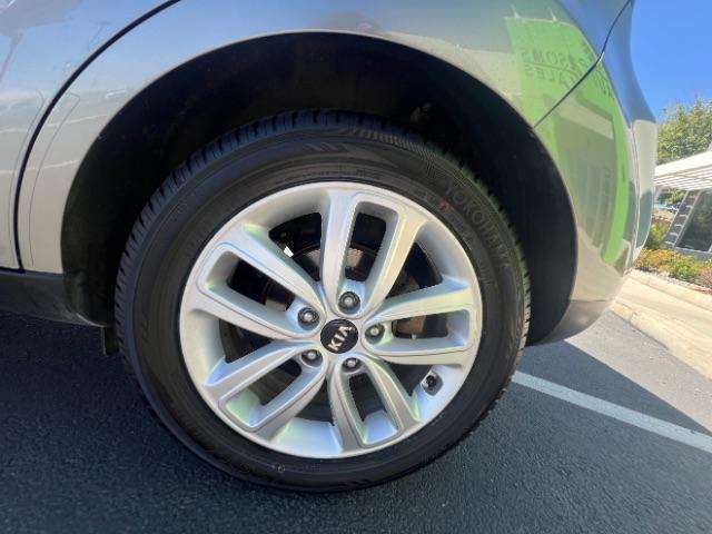 2018 Titanium Gray /Black Kia Soul + (KNDJP3A5XJ7) with an 2L I-4 gasoline direct injection engine, Automatic transmission, located at 1865 East Red Hills Pkwy, St. George, 84770, (435) 628-0023, 37.120850, -113.543640 - We specialize in helping ALL people get the best financing available. No matter your credit score, good, bad or none we can get you an amazing rate. Had a bankruptcy, divorce, or repossessions? We give you the green light to get your credit back on the road. Low down and affordable payments that fit - Photo#8