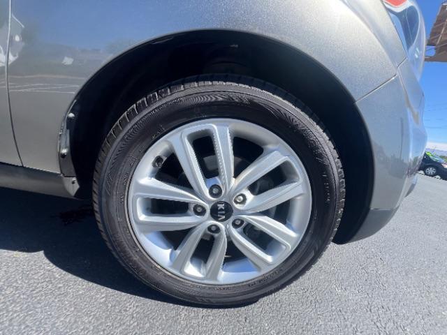 2018 Titanium Gray /Black Kia Soul + (KNDJP3A5XJ7) with an 2L I-4 gasoline direct injection engine, Automatic transmission, located at 1865 East Red Hills Pkwy, St. George, 84770, (435) 628-0023, 37.120850, -113.543640 - We specialize in helping ALL people get the best financing available. No matter your credit score, good, bad or none we can get you an amazing rate. Had a bankruptcy, divorce, or repossessions? We give you the green light to get your credit back on the road. Low down and affordable payments that fit - Photo#10