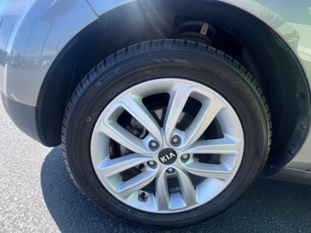 2018 Titanium Gray /Black Kia Soul + (KNDJP3A5XJ7) with an 2L I-4 gasoline direct injection engine, Automatic transmission, located at 1865 East Red Hills Pkwy, St. George, 84770, (435) 628-0023, 37.120850, -113.543640 - We specialize in helping ALL people get the best financing available. No matter your credit score, good, bad or none we can get you an amazing rate. Had a bankruptcy, divorce, or repossessions? We give you the green light to get your credit back on the road. Low down and affordable payments that fit - Photo#11