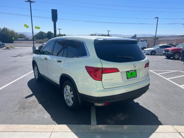 2017 White Diamond Pearl /Black Honda Pilot LX (5FNYF5H14HB) with an 3.5L V-6 gasoline direct injection engine, Automatic transmission, located at 940 North Main Street, Cedar City, UT, 84720, (435) 628-0023, 37.692936, -113.061897 - We specialize in helping ALL people get the best financing available. No matter your credit score, good, bad or none we can get you an amazing rate. Had a bankruptcy, divorce, or repossessions? We give you the green light to get your credit back on the road. Low down and affordable payments that fit - Photo#4