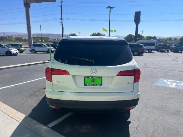 2017 White Diamond Pearl /Black Honda Pilot LX (5FNYF5H14HB) with an 3.5L V-6 gasoline direct injection engine, Automatic transmission, located at 940 North Main Street, Cedar City, UT, 84720, (435) 628-0023, 37.692936, -113.061897 - We specialize in helping ALL people get the best financing available. No matter your credit score, good, bad or none we can get you an amazing rate. Had a bankruptcy, divorce, or repossessions? We give you the green light to get your credit back on the road. Low down and affordable payments that fit - Photo#5