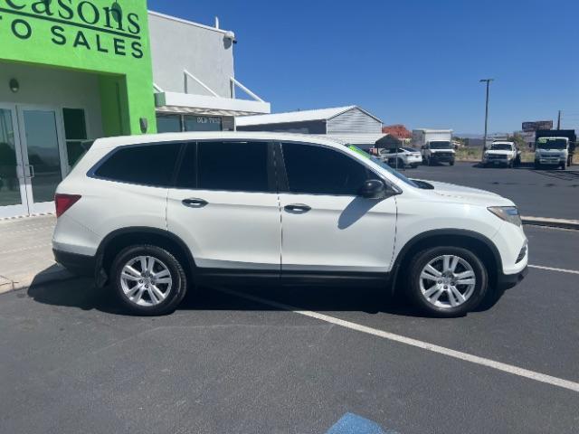 2017 White Diamond Pearl /Black Honda Pilot LX (5FNYF5H14HB) with an 3.5L V-6 gasoline direct injection engine, Automatic transmission, located at 940 North Main Street, Cedar City, UT, 84720, (435) 628-0023, 37.692936, -113.061897 - We specialize in helping ALL people get the best financing available. No matter your credit score, good, bad or none we can get you an amazing rate. Had a bankruptcy, divorce, or repossessions? We give you the green light to get your credit back on the road. Low down and affordable payments that fit - Photo#7