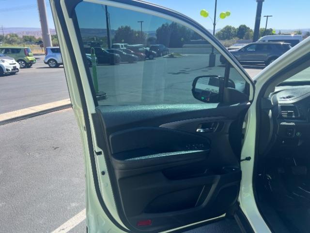 2017 White Diamond Pearl /Black Honda Pilot LX (5FNYF5H14HB) with an 3.5L V-6 gasoline direct injection engine, Automatic transmission, located at 940 North Main Street, Cedar City, UT, 84720, (435) 628-0023, 37.692936, -113.061897 - We specialize in helping ALL people get the best financing available. No matter your credit score, good, bad or none we can get you an amazing rate. Had a bankruptcy, divorce, or repossessions? We give you the green light to get your credit back on the road. Low down and affordable payments that fit - Photo#12