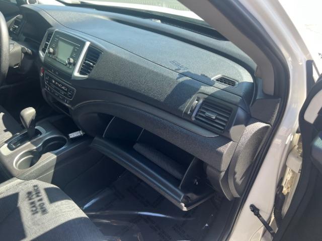 2017 White Diamond Pearl /Black Honda Pilot LX (5FNYF5H14HB) with an 3.5L V-6 gasoline direct injection engine, Automatic transmission, located at 940 North Main Street, Cedar City, UT, 84720, (435) 628-0023, 37.692936, -113.061897 - We specialize in helping ALL people get the best financing available. No matter your credit score, good, bad or none we can get you an amazing rate. Had a bankruptcy, divorce, or repossessions? We give you the green light to get your credit back on the road. Low down and affordable payments that fit - Photo#31