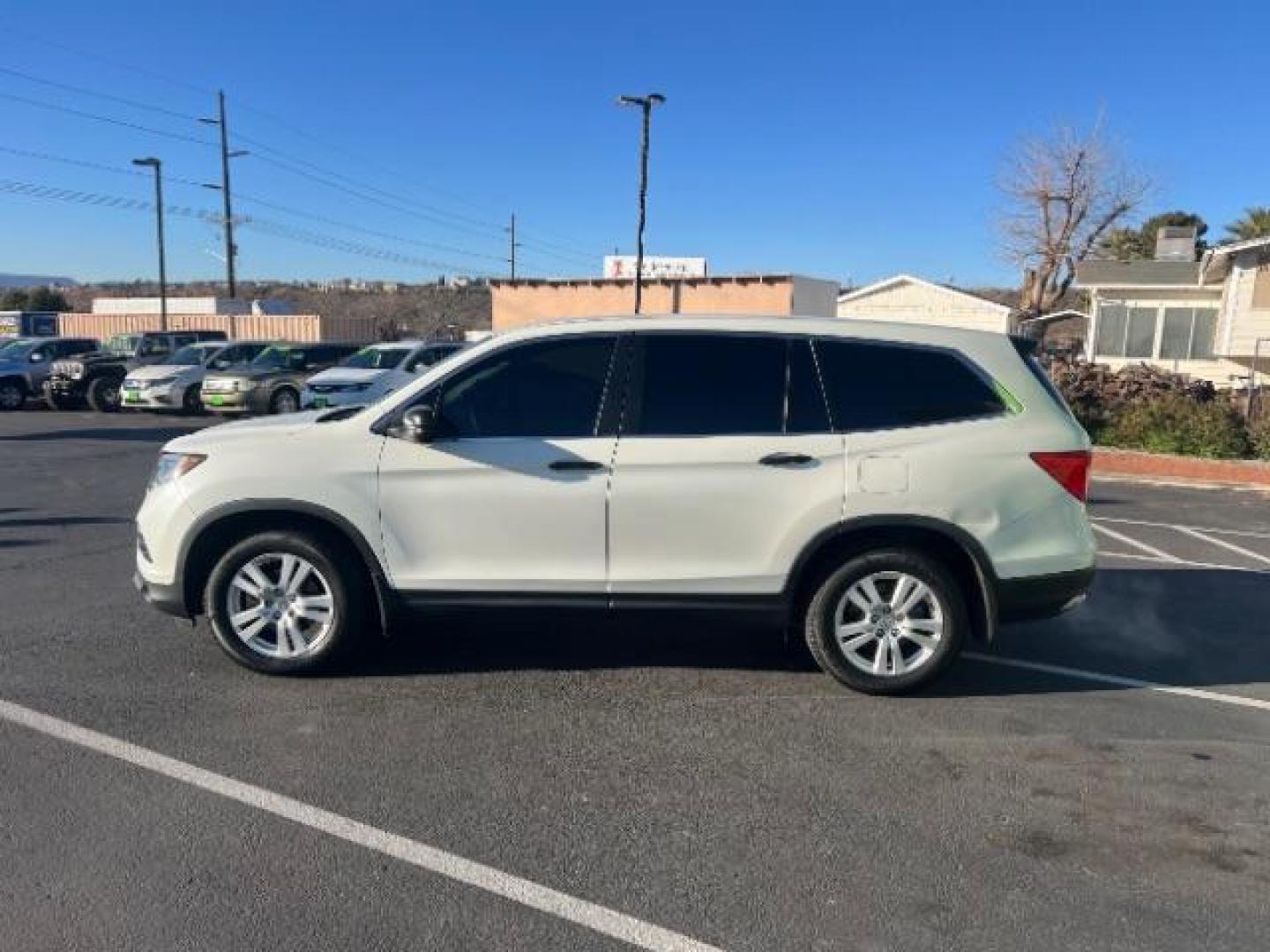 2017 White Diamond Pearl /Black Honda Pilot LX (5FNYF5H14HB) with an 3.5L V-6 gasoline direct injection engine, Automatic transmission, located at 1865 East Red Hills Pkwy, St. George, 84770, (435) 628-0023, 37.120850, -113.543640 - We specialize in helping ALL people get the best financing available. No matter your credit score, good, bad or none we can get you an amazing rate. Had a bankruptcy, divorce, or repossessions? We give you the green light to get your credit back on the road. Low down and affordable payments that fit - Photo#3