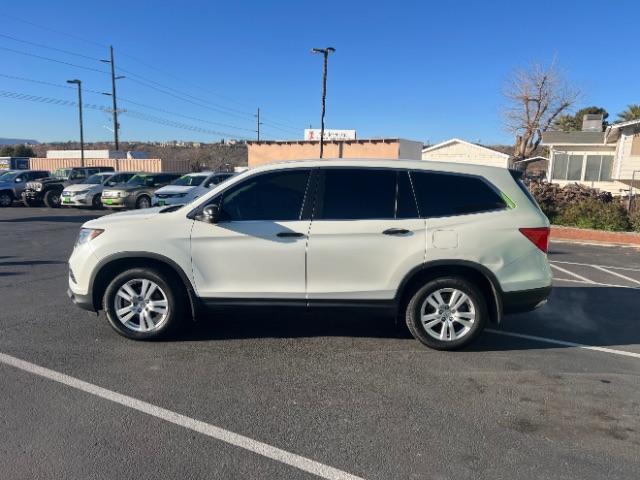 2017 White Diamond Pearl /Black Honda Pilot LX (5FNYF5H14HB) with an 3.5L V-6 gasoline direct injection engine, Automatic transmission, located at 1865 East Red Hills Pkwy, St. George, 84770, (435) 628-0023, 37.120850, -113.543640 - We specialize in helping ALL people get the best financing available. No matter your credit score, good, bad or none we can get you an amazing rate. Had a bankruptcy, divorce, or repossessions? We give you the green light to get your credit back on the road. Low down and affordable payments that fit - Photo#3