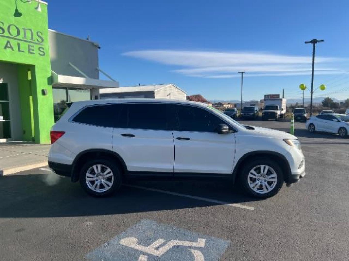 2017 White Diamond Pearl /Black Honda Pilot LX (5FNYF5H14HB) with an 3.5L V-6 gasoline direct injection engine, Automatic transmission, located at 1865 East Red Hills Pkwy, St. George, 84770, (435) 628-0023, 37.120850, -113.543640 - We specialize in helping ALL people get the best financing available. No matter your credit score, good, bad or none we can get you an amazing rate. Had a bankruptcy, divorce, or repossessions? We give you the green light to get your credit back on the road. Low down and affordable payments that fit - Photo#7