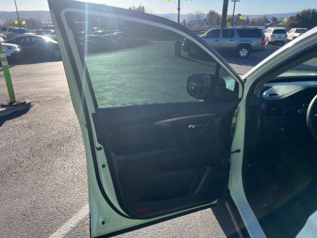 2017 White Diamond Pearl /Black Honda Pilot LX (5FNYF5H14HB) with an 3.5L V-6 gasoline direct injection engine, Automatic transmission, located at 1865 East Red Hills Pkwy, St. George, 84770, (435) 628-0023, 37.120850, -113.543640 - We specialize in helping ALL people get the best financing available. No matter your credit score, good, bad or none we can get you an amazing rate. Had a bankruptcy, divorce, or repossessions? We give you the green light to get your credit back on the road. Low down and affordable payments that fit - Photo#12