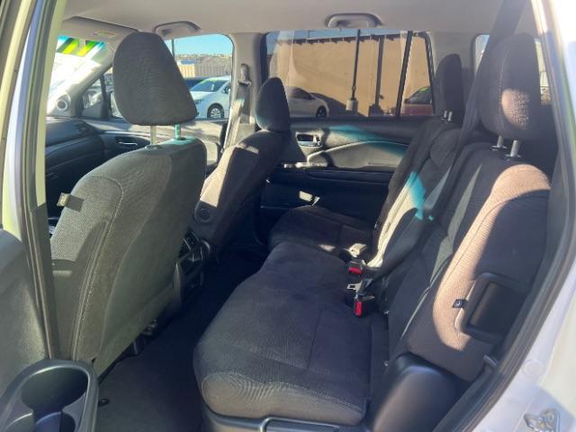 2017 White Diamond Pearl /Black Honda Pilot LX (5FNYF5H14HB) with an 3.5L V-6 gasoline direct injection engine, Automatic transmission, located at 1865 East Red Hills Pkwy, St. George, 84770, (435) 628-0023, 37.120850, -113.543640 - We specialize in helping ALL people get the best financing available. No matter your credit score, good, bad or none we can get you an amazing rate. Had a bankruptcy, divorce, or repossessions? We give you the green light to get your credit back on the road. Low down and affordable payments that fit - Photo#20