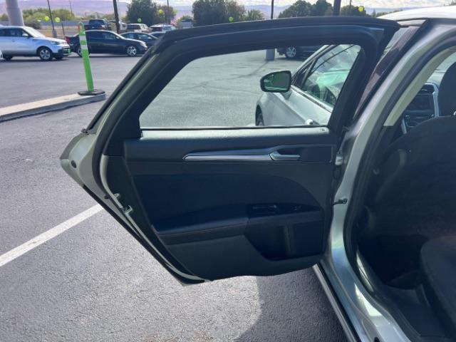 2016 Ingot Silver /Ebony Ford Fusion SE (3FA6P0H74GR) with an EcoBoost 1.5L I-4 ga engine, Automatic transmission, located at 1865 East Red Hills Pkwy, St. George, 84770, (435) 628-0023, 37.120850, -113.543640 - Photo#20