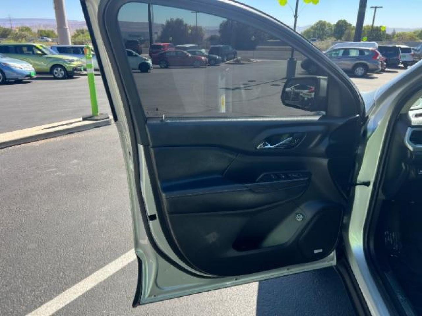 2017 Sparkling Silver Metallic /Jet Black GMC Acadia SLT-1 (1GKKNMLS0HZ) with an 2.5L I-4 gasoline direct injection engine, Automatic transmission, located at 1865 East Red Hills Pkwy, St. George, 84770, (435) 628-0023, 37.120850, -113.543640 - We specialize in helping ALL people get the best financing available. No matter your credit score, good, bad or none we can get you an amazing rate. Had a bankruptcy, divorce, or repossessions? We give you the green light to get your credit back on the road. Low down and affordable payments that fit - Photo#12