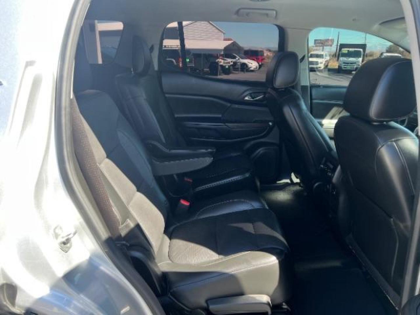 2017 Sparkling Silver Metallic /Jet Black GMC Acadia SLT-1 (1GKKNMLS0HZ) with an 2.5L I-4 gasoline direct injection engine, Automatic transmission, located at 1865 East Red Hills Pkwy, St. George, 84770, (435) 628-0023, 37.120850, -113.543640 - We specialize in helping ALL people get the best financing available. No matter your credit score, good, bad or none we can get you an amazing rate. Had a bankruptcy, divorce, or repossessions? We give you the green light to get your credit back on the road. Low down and affordable payments that fit - Photo#29