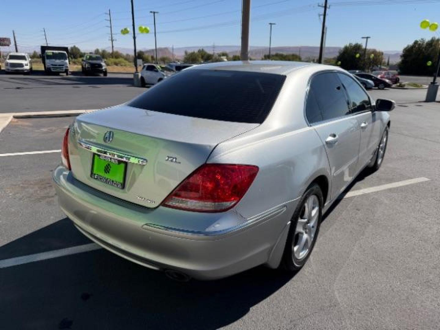 2007 Lakeshore Silver Metallic /Parchment Acura RL 3.5 (JH4KB16647C) with an 3.5L V-6 VTEC variable valve control engine, Automatic transmission, located at 940 North Main Street, Cedar City, UT, 84720, (435) 628-0023, 37.692936, -113.061897 - We specialize in helping ALL people get the best financing available. No matter your credit score, good, bad or none we can get you an amazing rate. Had a bankruptcy, divorce, or repossessions? We give you the green light to get your credit back on the road. Low down and affordable payments that fit - Photo#4