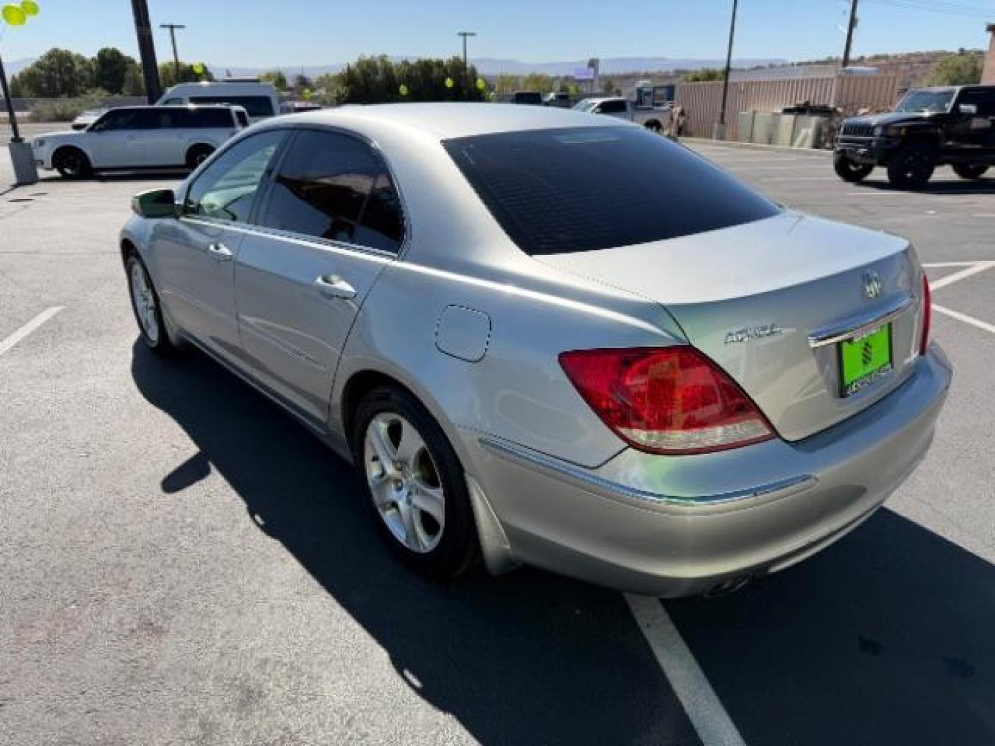 2007 Lakeshore Silver Metallic /Parchment Acura RL 3.5 (JH4KB16647C) with an 3.5L V-6 VTEC variable valve control engine, Automatic transmission, located at 940 North Main Street, Cedar City, UT, 84720, (435) 628-0023, 37.692936, -113.061897 - We specialize in helping ALL people get the best financing available. No matter your credit score, good, bad or none we can get you an amazing rate. Had a bankruptcy, divorce, or repossessions? We give you the green light to get your credit back on the road. Low down and affordable payments that fit - Photo#6