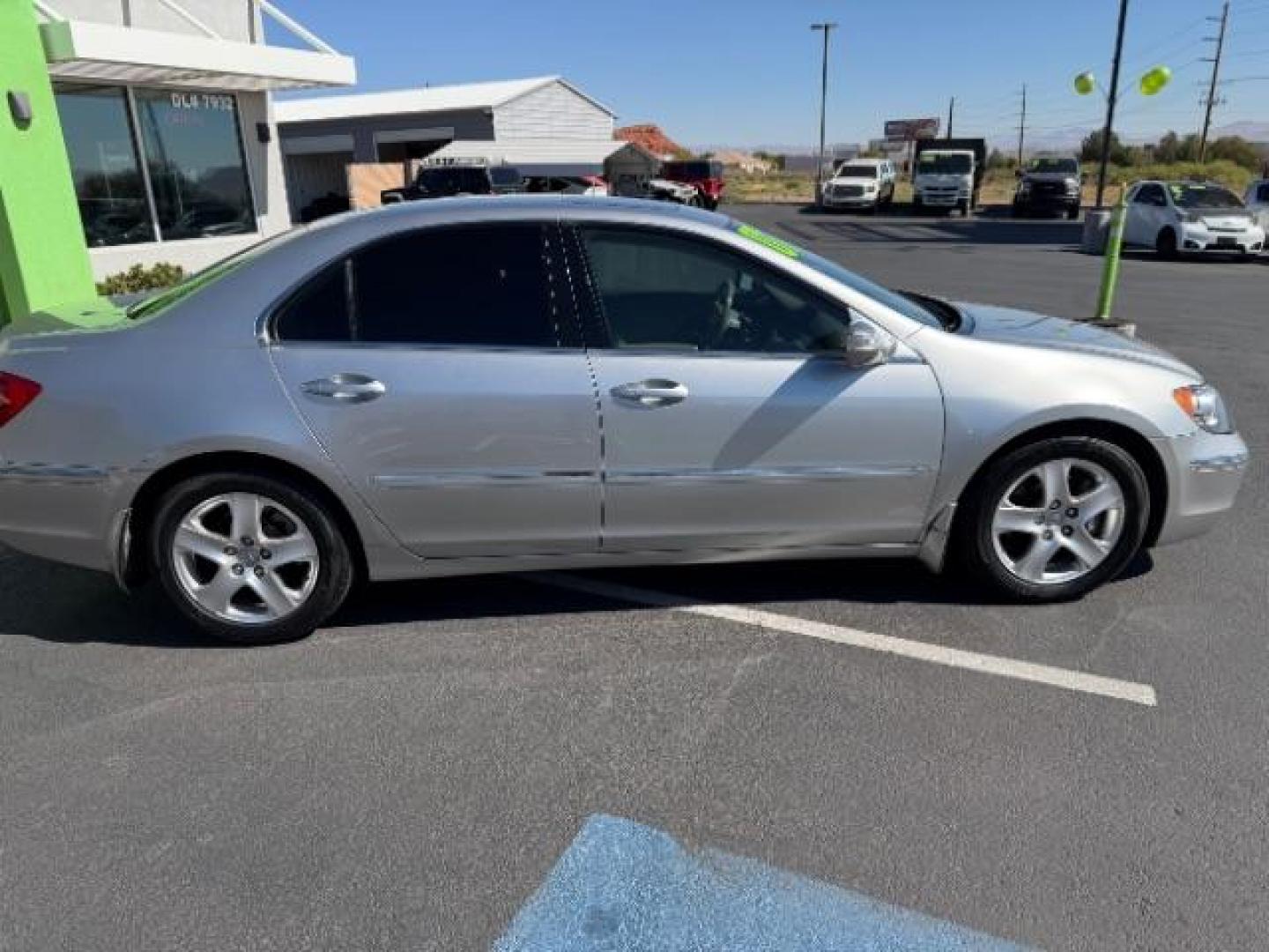 2007 Lakeshore Silver Metallic /Parchment Acura RL 3.5 (JH4KB16647C) with an 3.5L V-6 VTEC variable valve control engine, Automatic transmission, located at 940 North Main Street, Cedar City, UT, 84720, (435) 628-0023, 37.692936, -113.061897 - We specialize in helping ALL people get the best financing available. No matter your credit score, good, bad or none we can get you an amazing rate. Had a bankruptcy, divorce, or repossessions? We give you the green light to get your credit back on the road. Low down and affordable payments that fit - Photo#9
